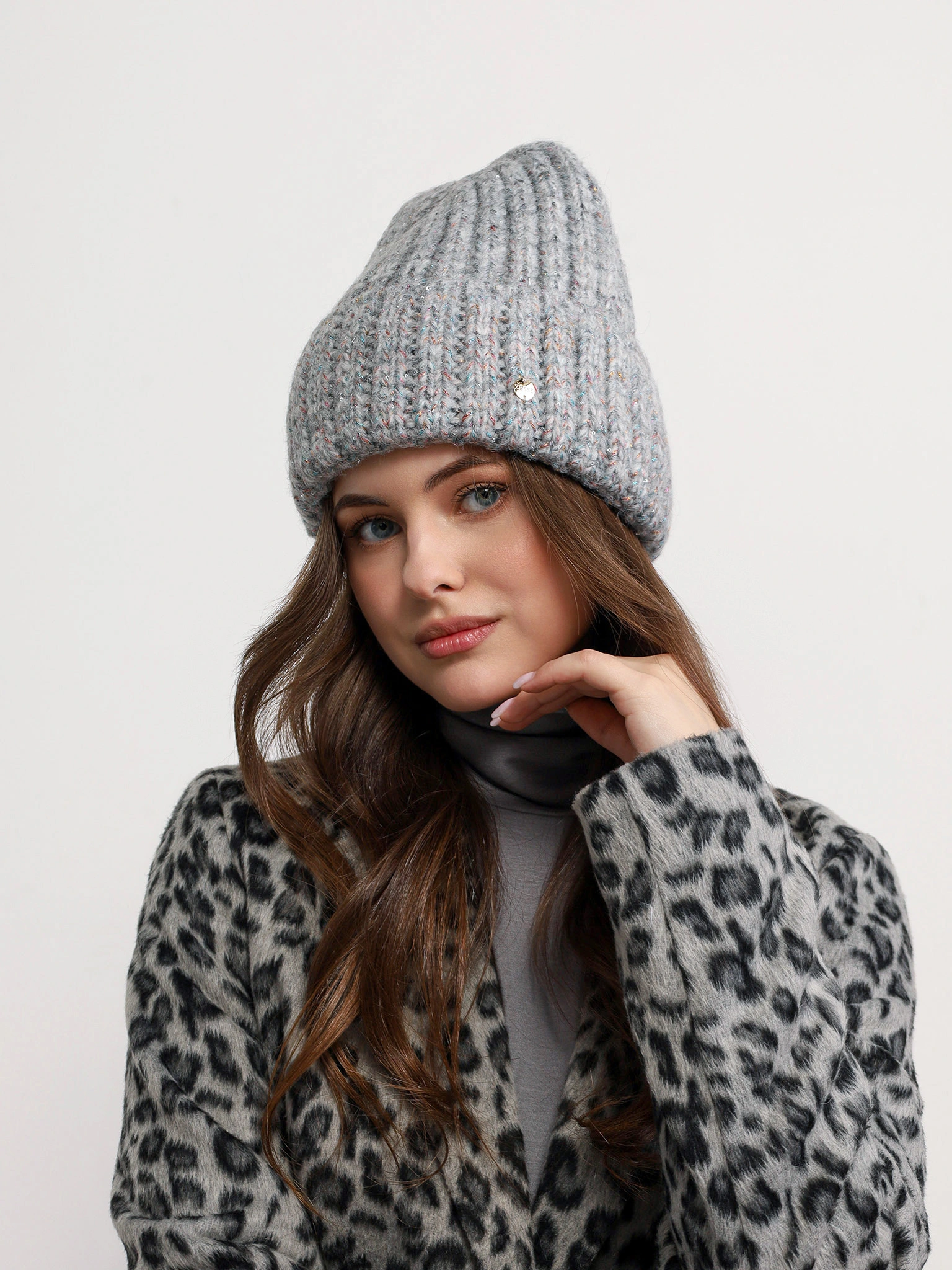 Шапка-бини с люрексом и мелкими пайетками с отворотом в ассортименте